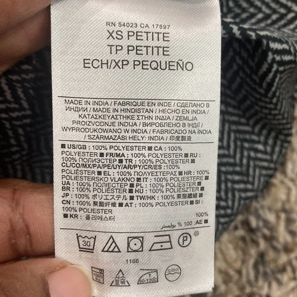 Banana republic factory size petite XS sleeveless herringbone print blouse - Picture 3 of 7